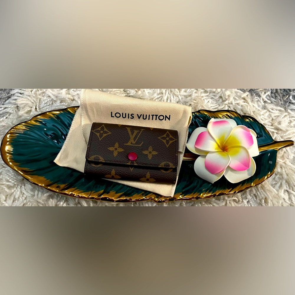 AUTHENTIC LOUIS VUITTON Multicles 6 Key Holder (Brand New)